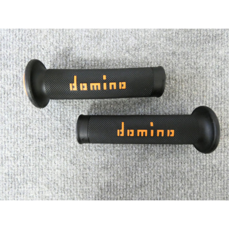 Mango Domino gomas en negro. Colores