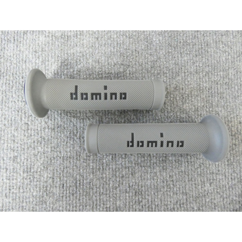 Gomme Domino in nero. Colori